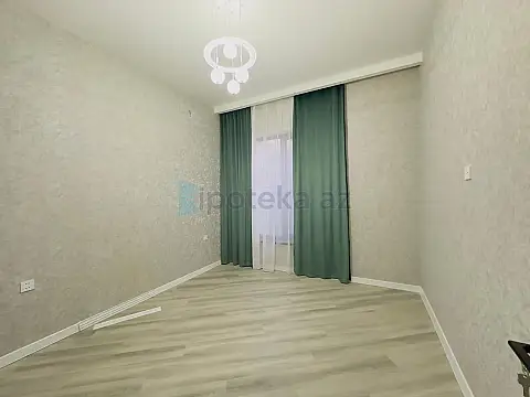 Satılır 4 otaqlı mənzil 142 m²