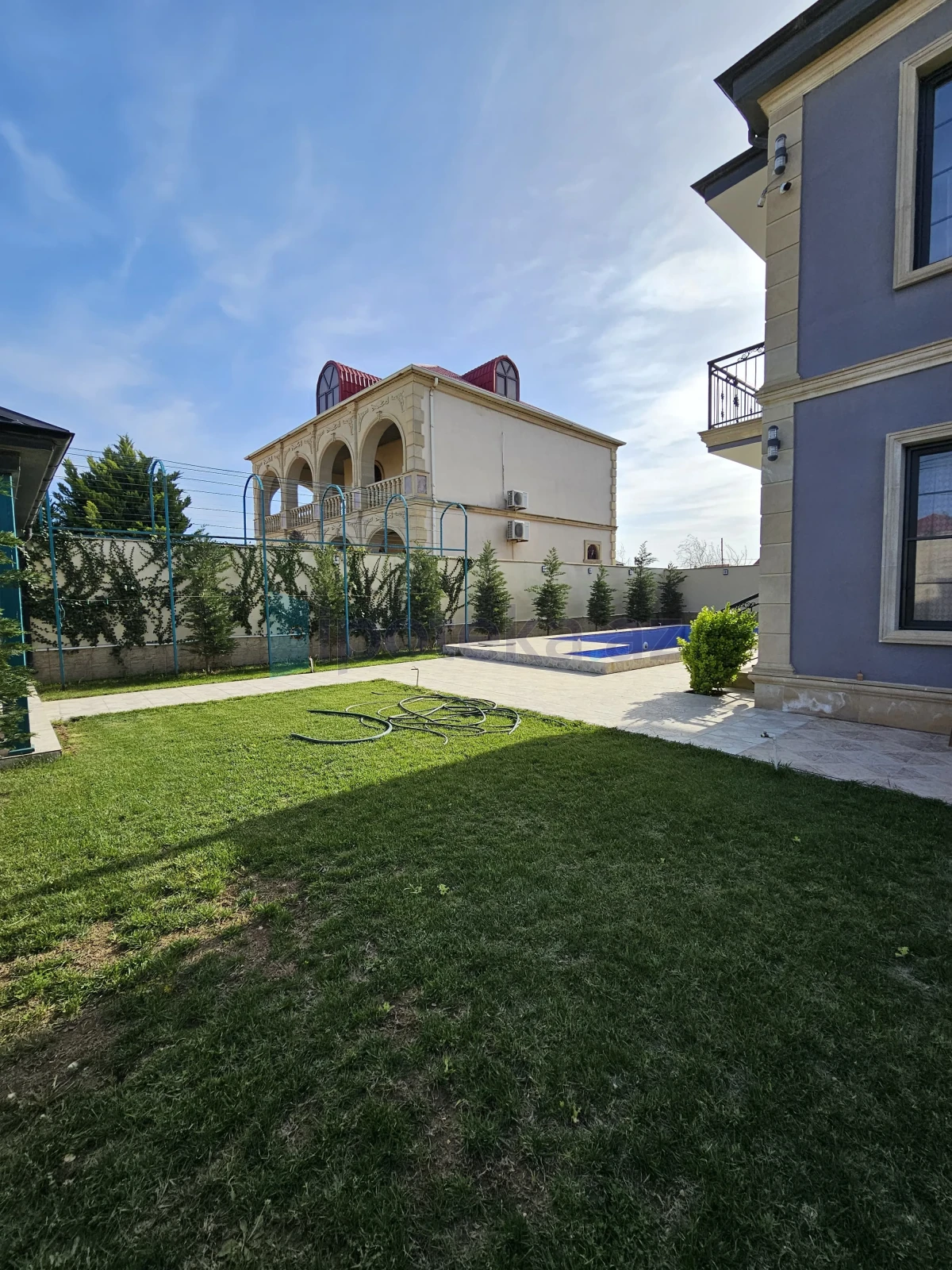 Satılır 7 otaqlı mənzil