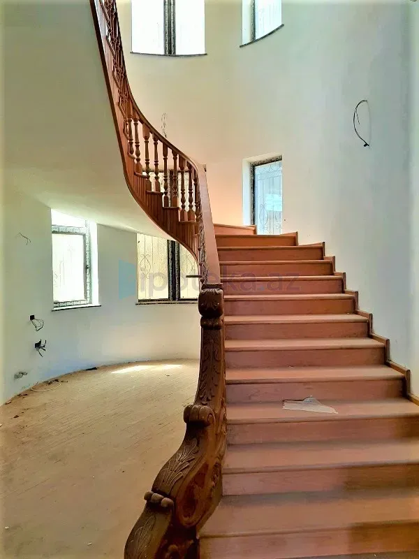 Satılır 7 otaqlı mənzil 510 m²