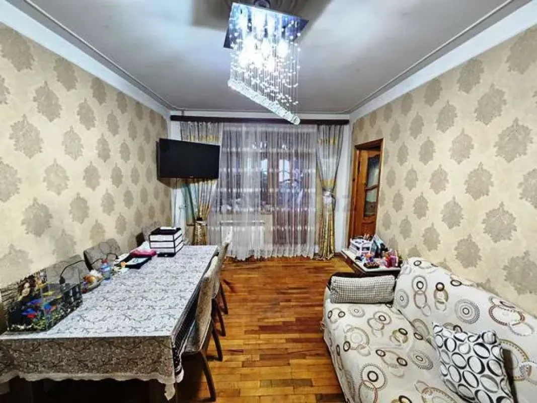 Satılır 2 otaqlı köhnə tikili 55 m²