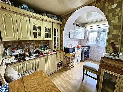 Satılır 2 otaqlı köhnə tikili 55 m²