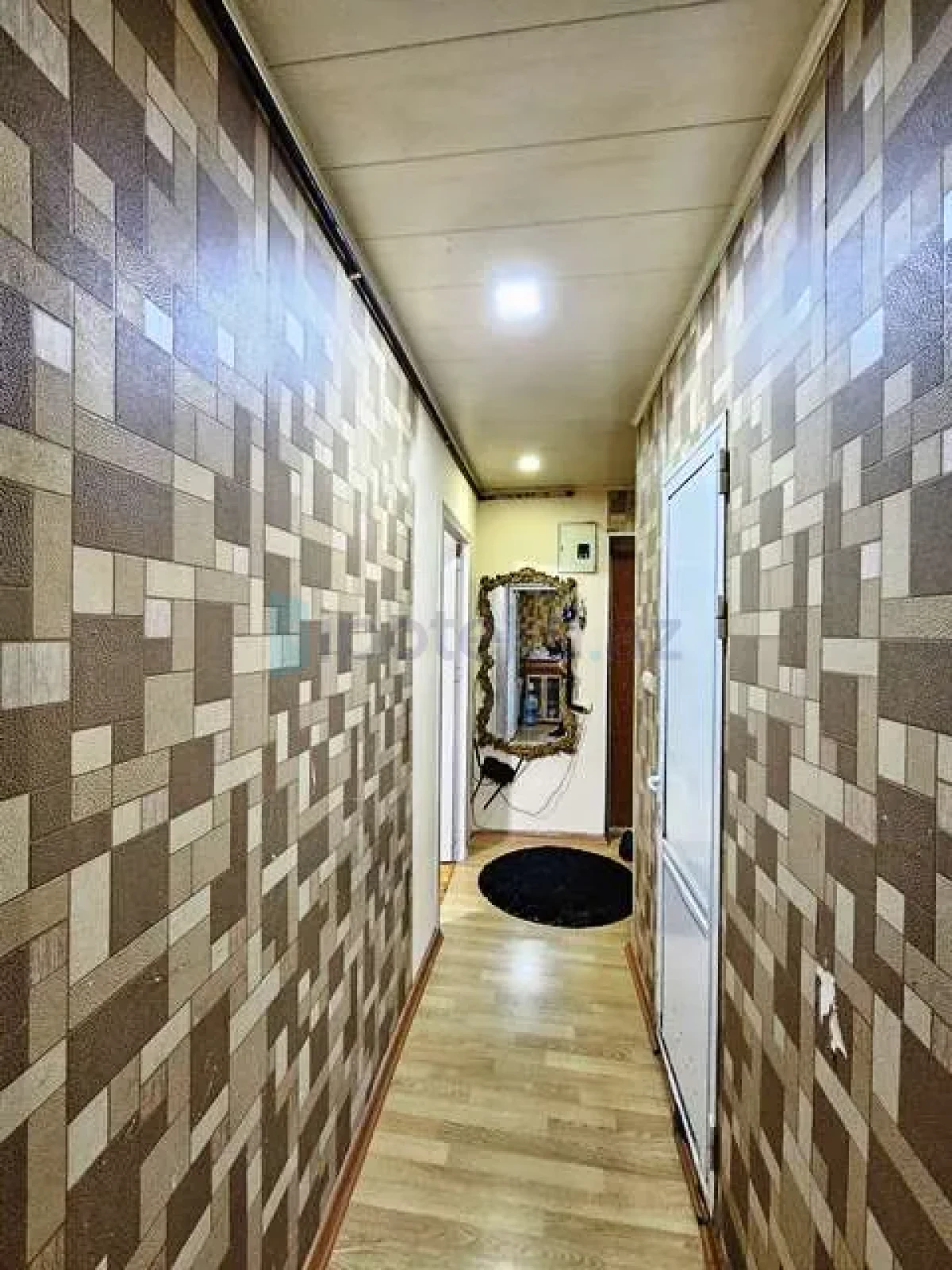 Satılır 2 otaqlı köhnə tikili 55 m²