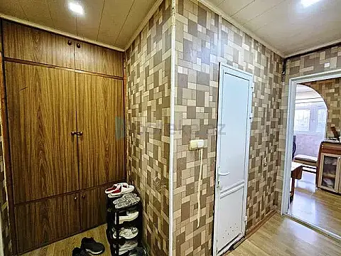 Satılır 2 otaqlı köhnə tikili 55 m²