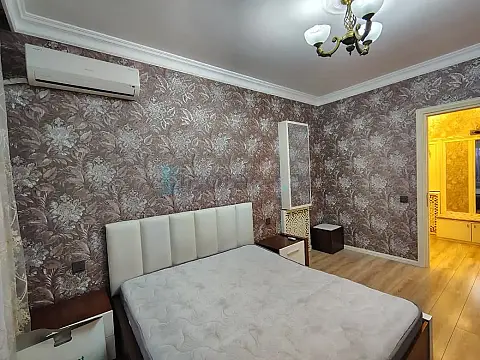 Satılır 3 otaqlı köhnə tikili 75 m²