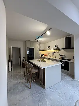 Satılır 2 otaqlı köhnə tikili 93 m²