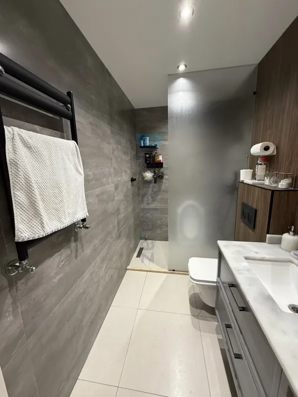 Satılır 2 otaqlı köhnə tikili 93 m²