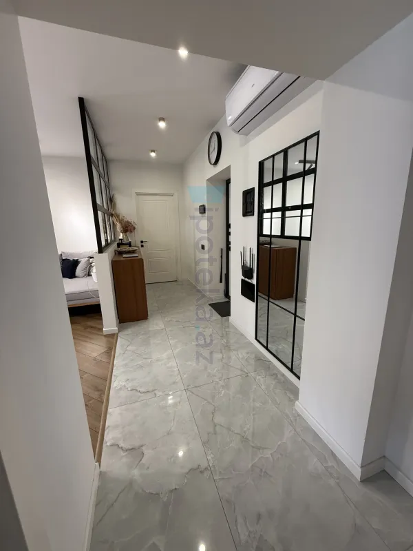 Satılır 2 otaqlı köhnə tikili 93 m²