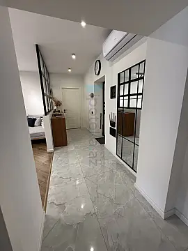 Satılır 2 otaqlı köhnə tikili 93 m²