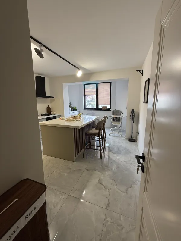 Satılır 2 otaqlı köhnə tikili 93 m²