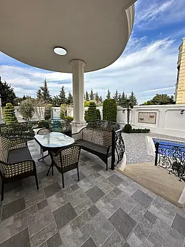 Satılır 12 otaqlı həyət evi 840 m²