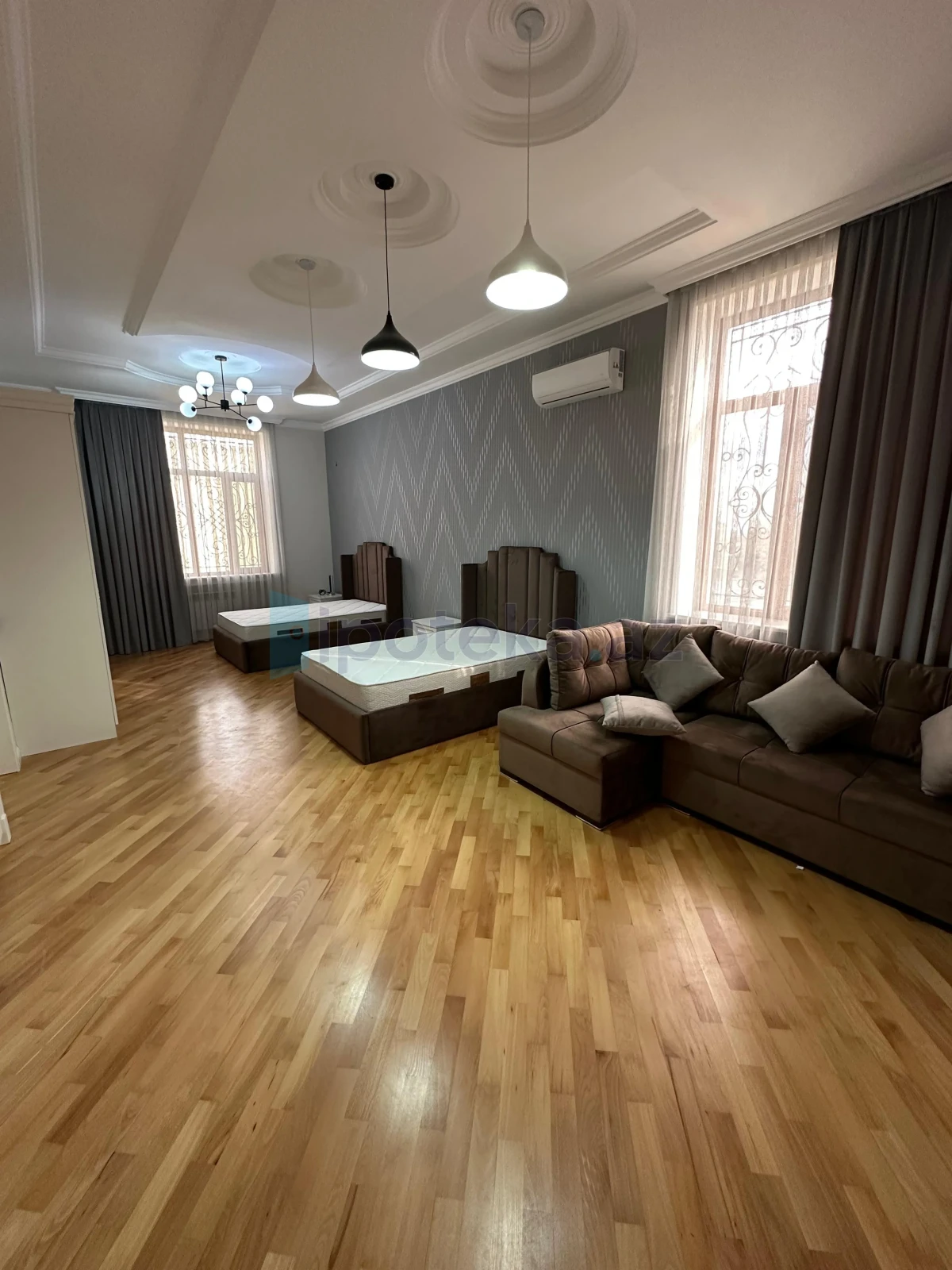 Satılır 12 otaqlı həyət evi 840 m²
