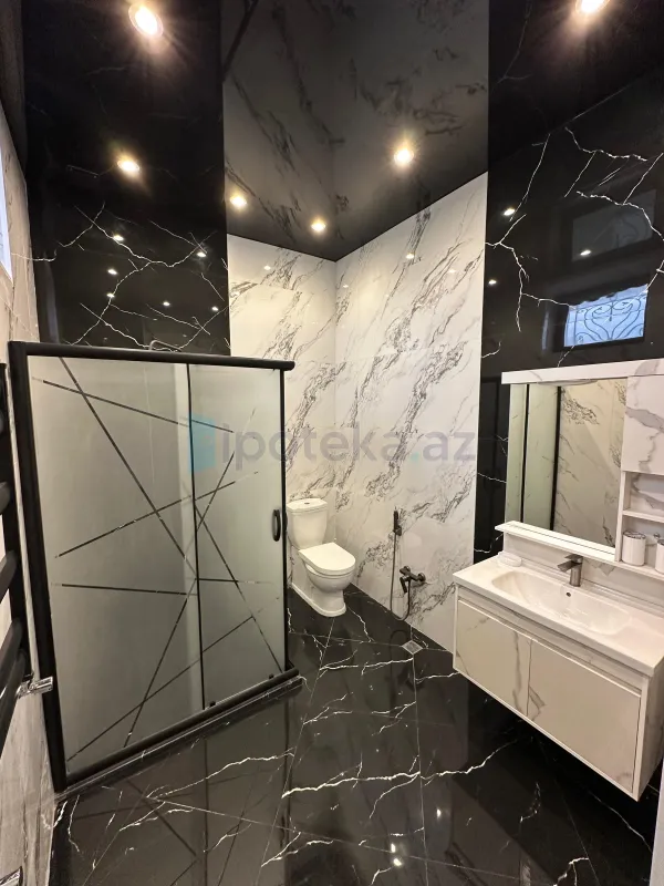Satılır 12 otaqlı həyət evi 840 m²