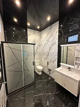 Satılır 12 otaqlı həyət evi 840 m²