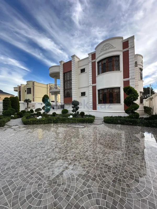 Satılır 12 otaqlı həyət evi 840 m²