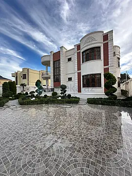 Satılır 12 otaqlı həyət evi 840 m²