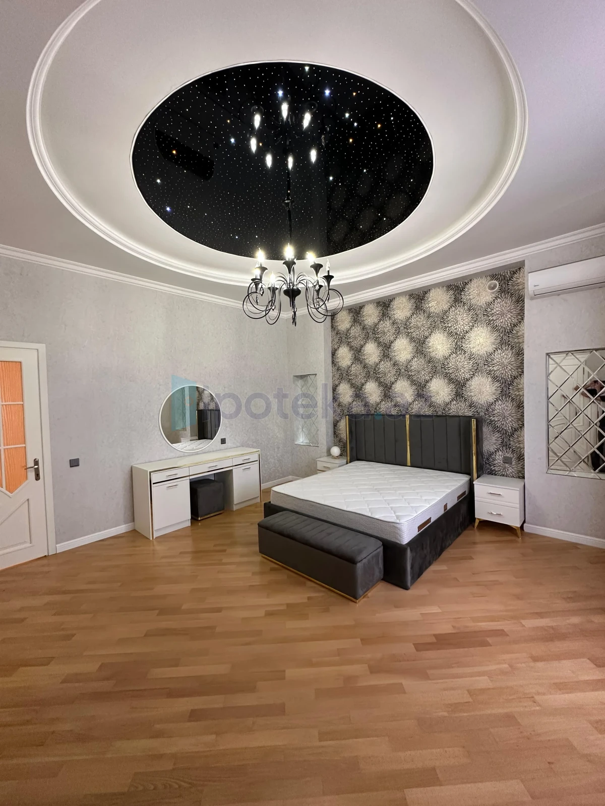 Satılır 12 otaqlı həyət evi 840 m²