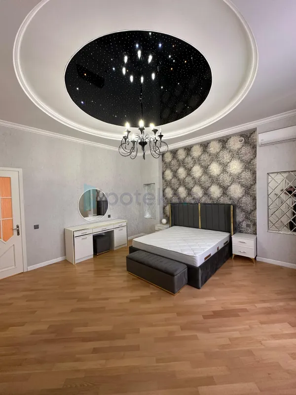 Satılır 12 otaqlı həyət evi 840 m²