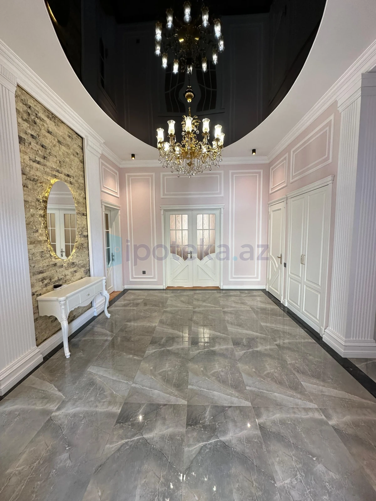 Satılır 12 otaqlı həyət evi 840 m²