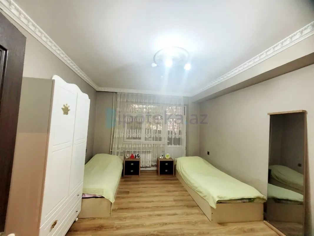 Satılır 3 otaqlı köhnə tikili 82 m²