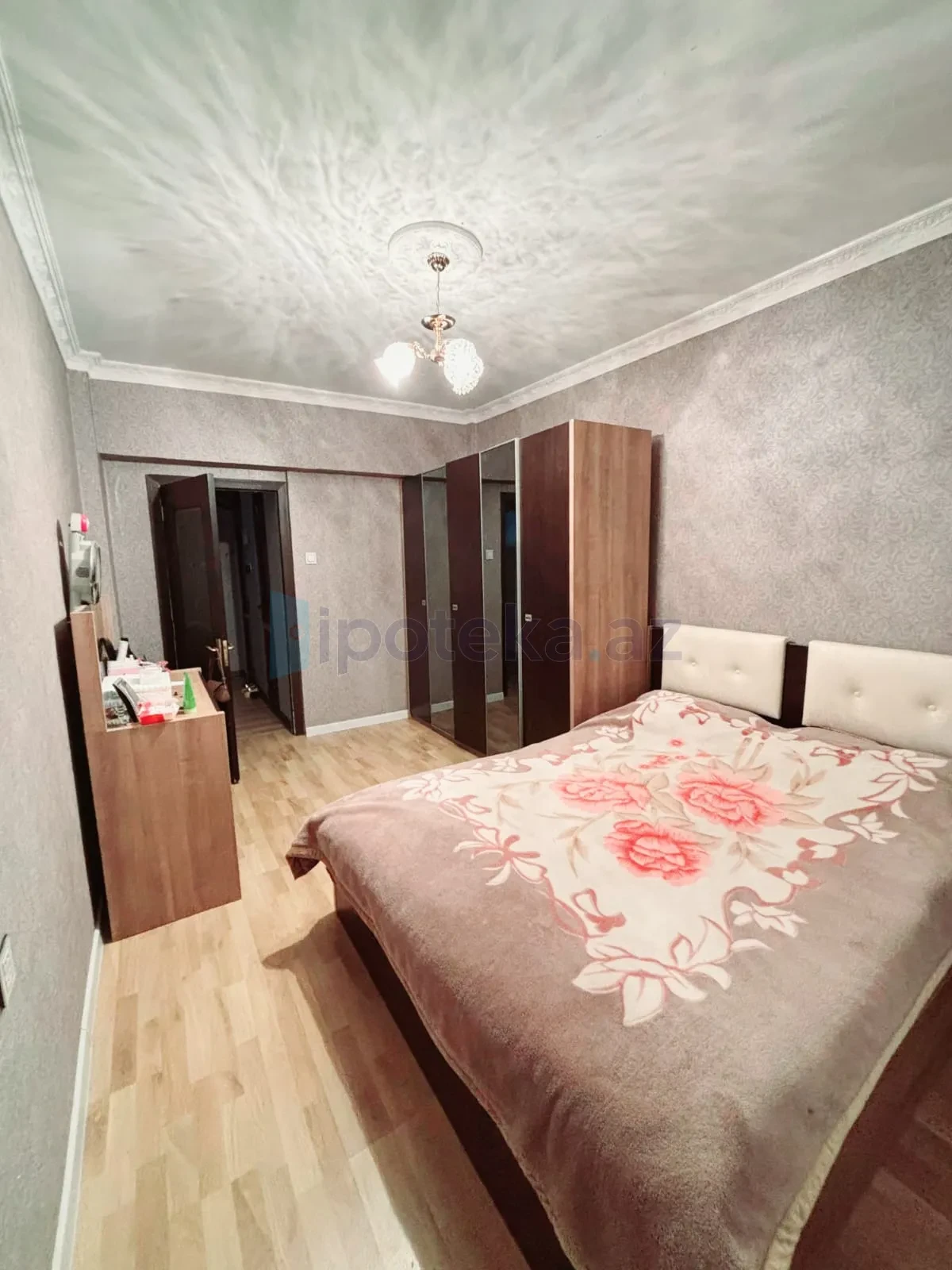 Satılır 3 otaqlı köhnə tikili 82 m²