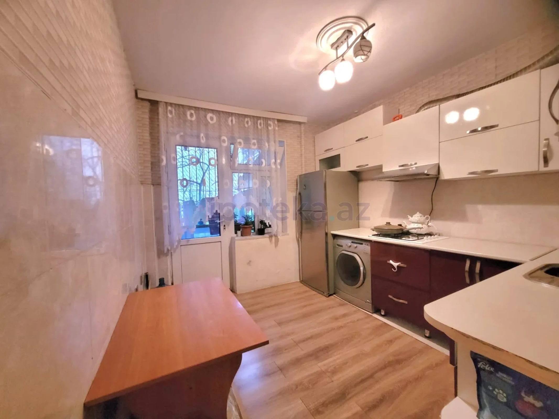 Satılır 3 otaqlı köhnə tikili 82 m²