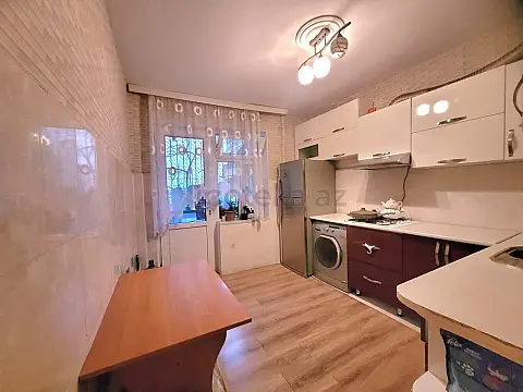 Satılır 3 otaqlı köhnə tikili 82 m²