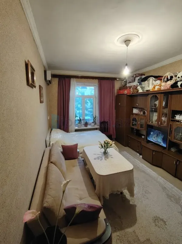 Satılır 1 otaqlı köhnə tikili 38 m²