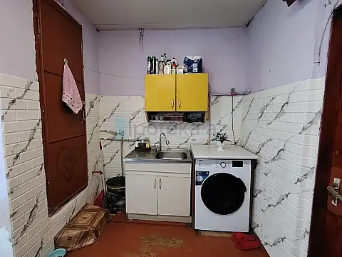 Satılır 1 otaqlı köhnə tikili 38 m²