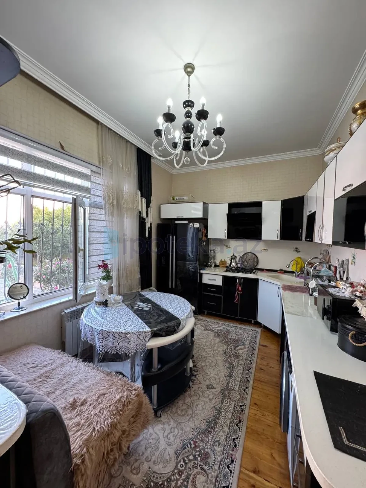 Satılır 6 otaqlı həyət evi 350 m²