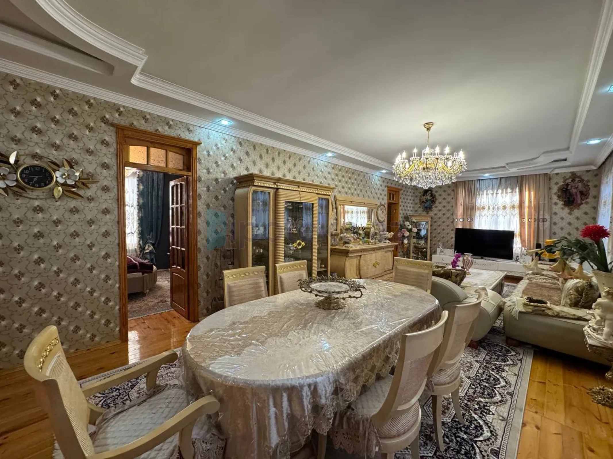 Satılır 6 otaqlı həyət evi 350 m²