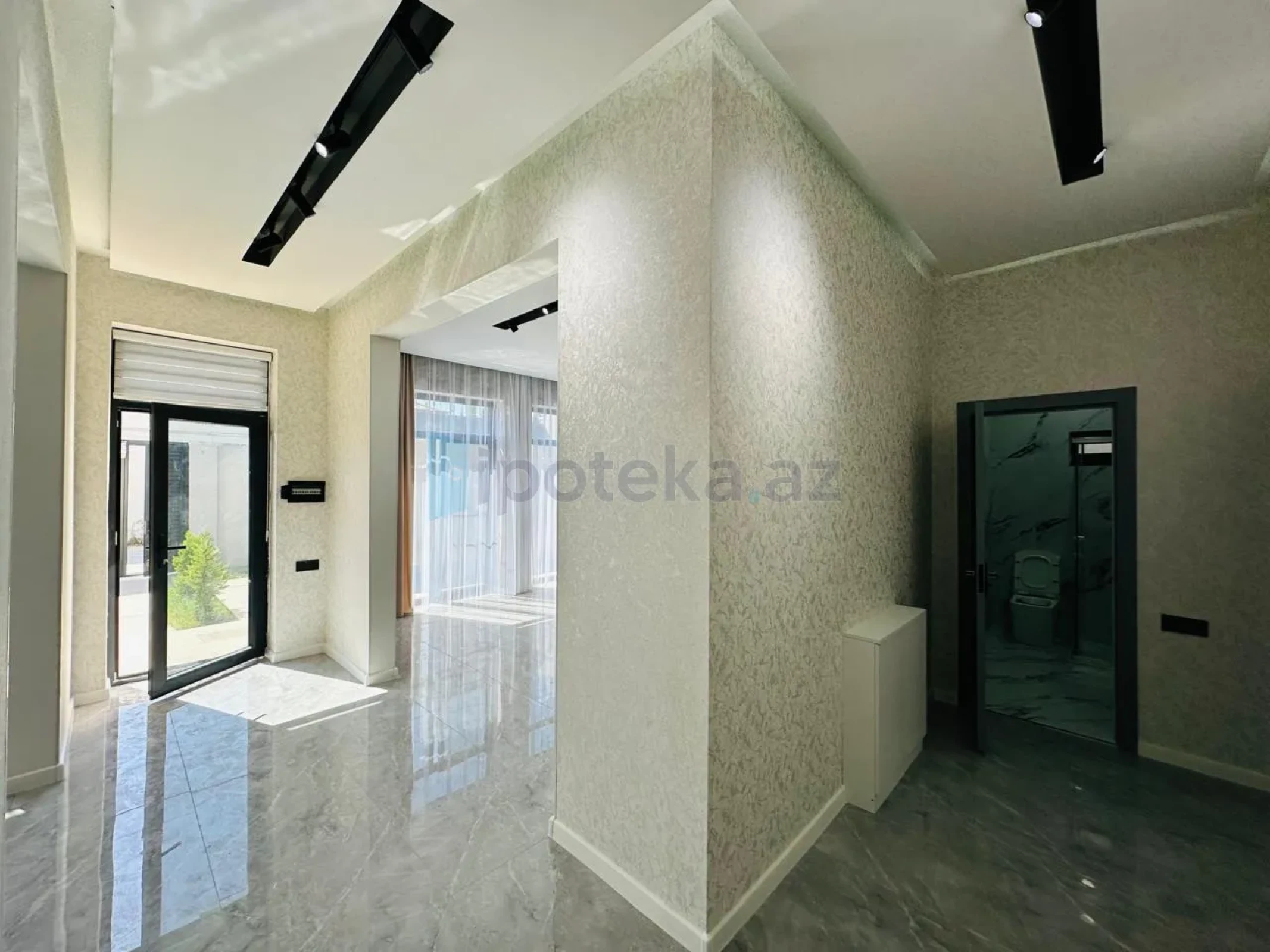 Satılır 4 otaqlı mənzil 130 m²