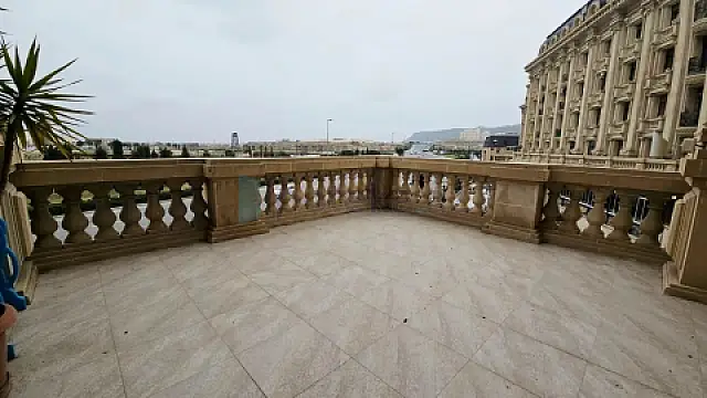 Satılır 3 otaqlı yeni tikili 180 m²