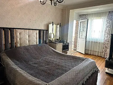 Satılır 3 otaqlı köhnə tikili 80 m²