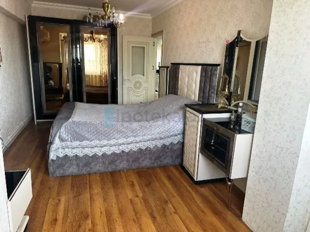 Satılır 3 otaqlı köhnə tikili 80 m²