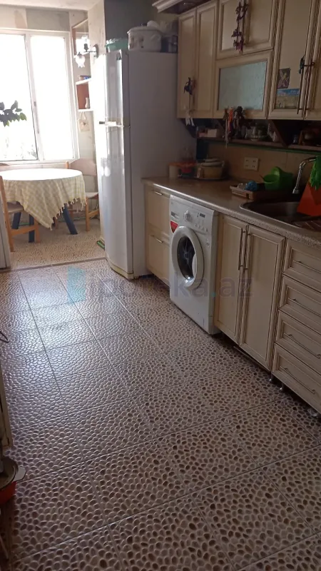 Satılır 3 otaqlı köhnə tikili 81 m²