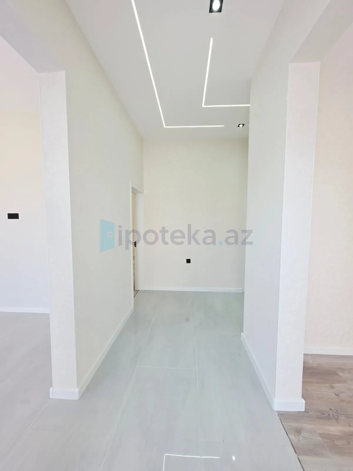 Satılır 4 otaqlı mənzil 160 m²