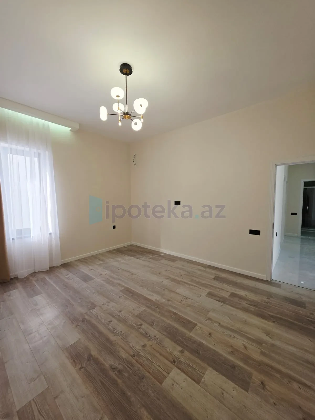 Satılır 4 otaqlı mənzil 160 m²