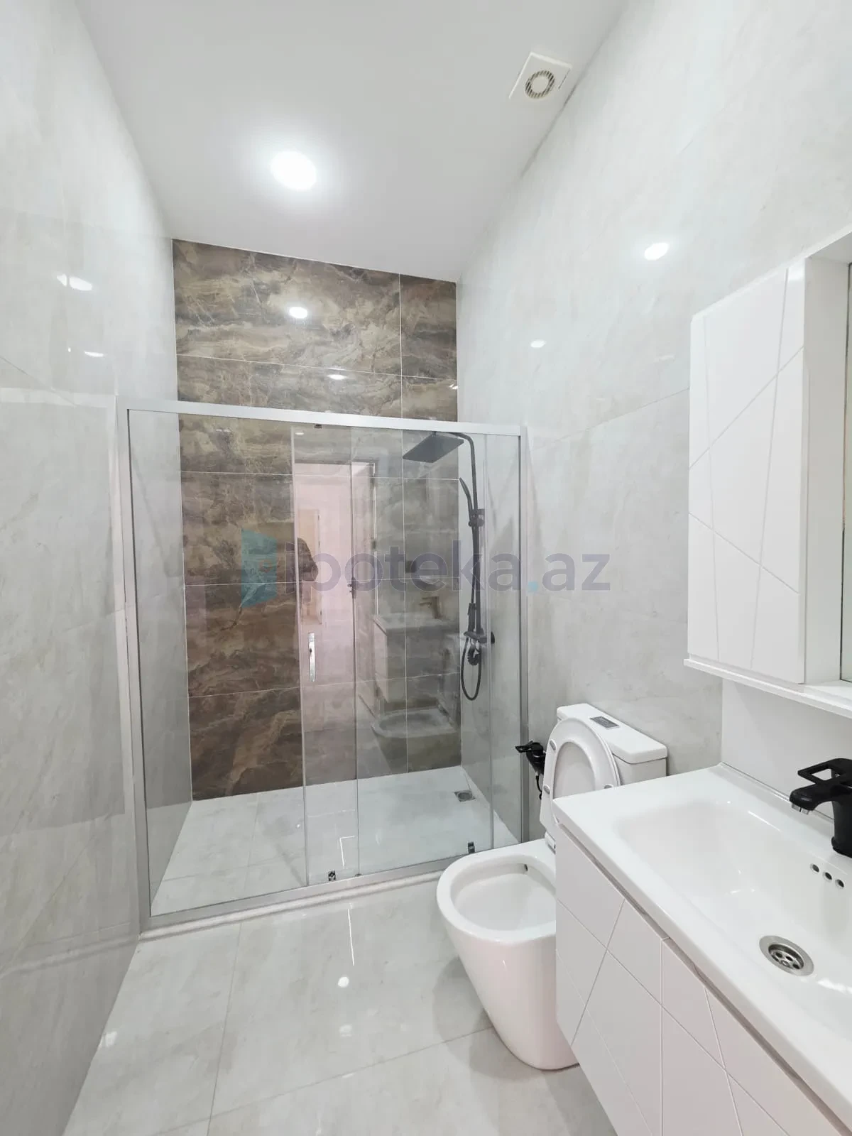 Satılır 4 otaqlı mənzil 160 m²