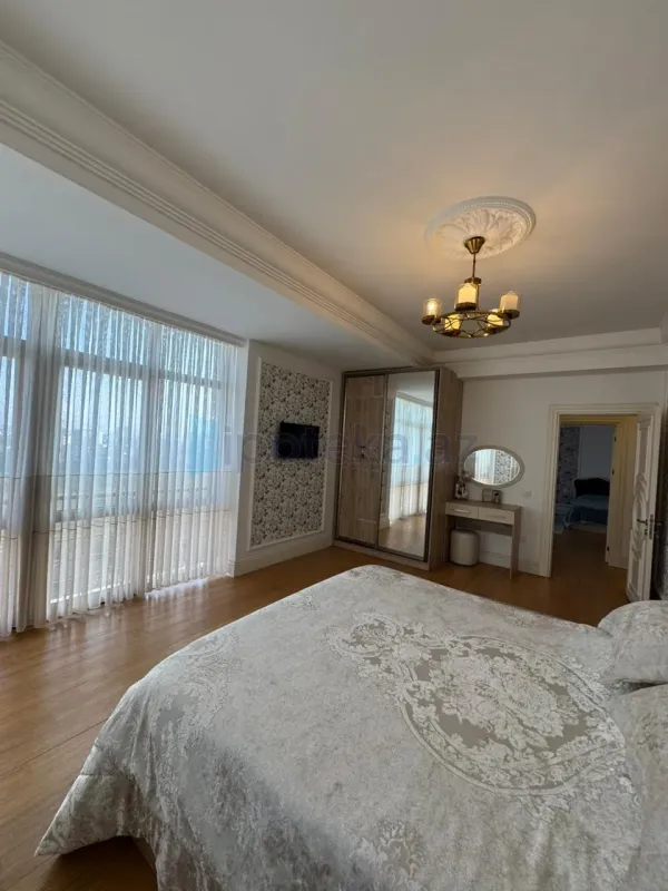 Satılır 3 otaqlı yeni tikili 138 m²