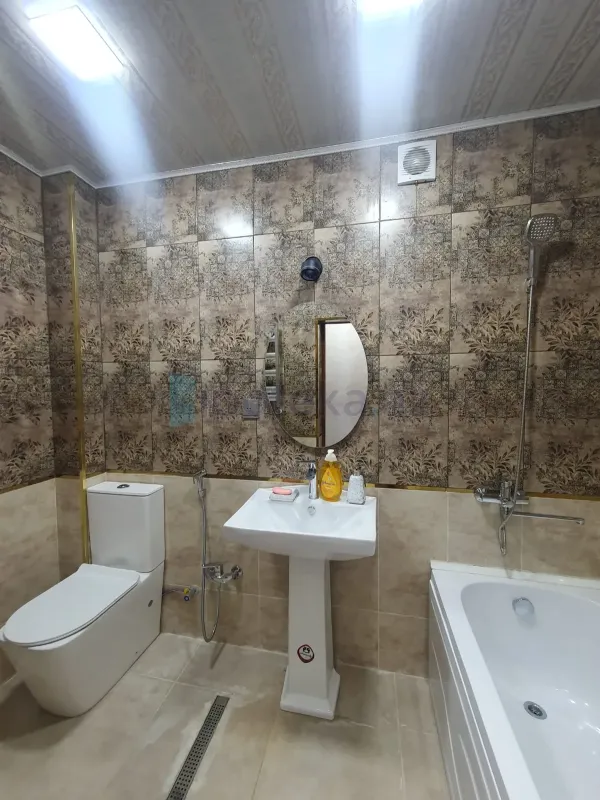 Satılır 2 otaqlı köhnə tikili 55 m²