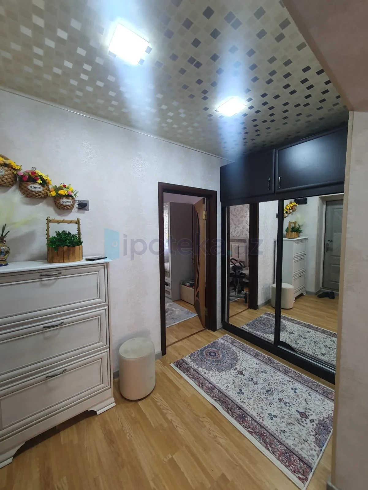 Satılır 2 otaqlı köhnə tikili 55 m²