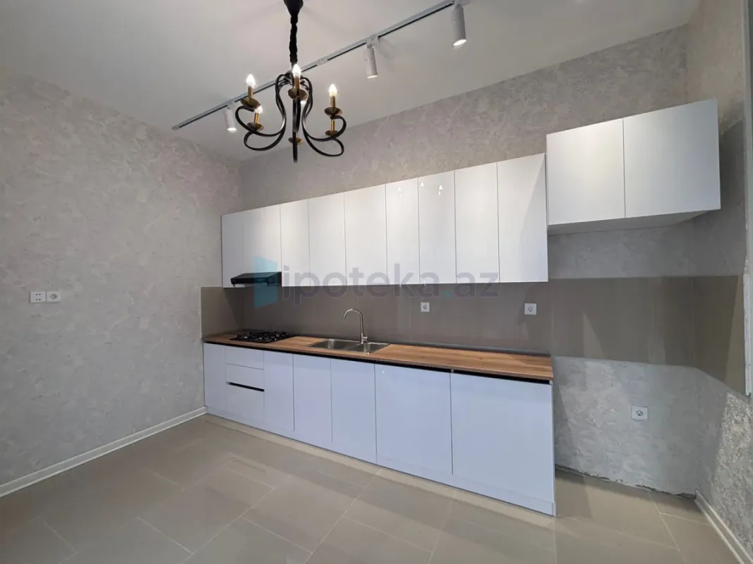 Satılır 4 otaqlı mənzil 150 m²