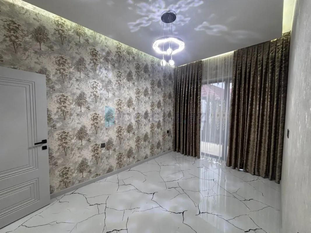 Satılır 4 otaqlı mənzil 140 m²
