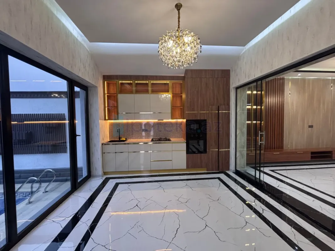 Satılır 4 otaqlı mənzil 140 m²