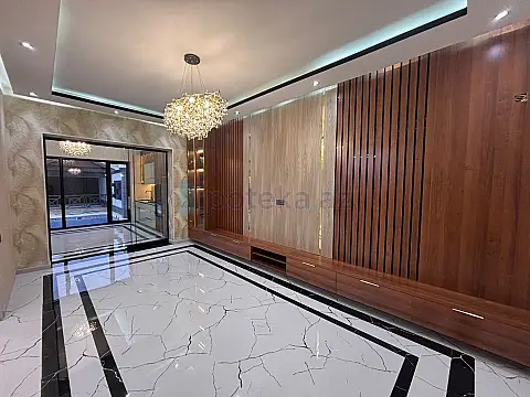 Satılır 4 otaqlı mənzil 140 m²