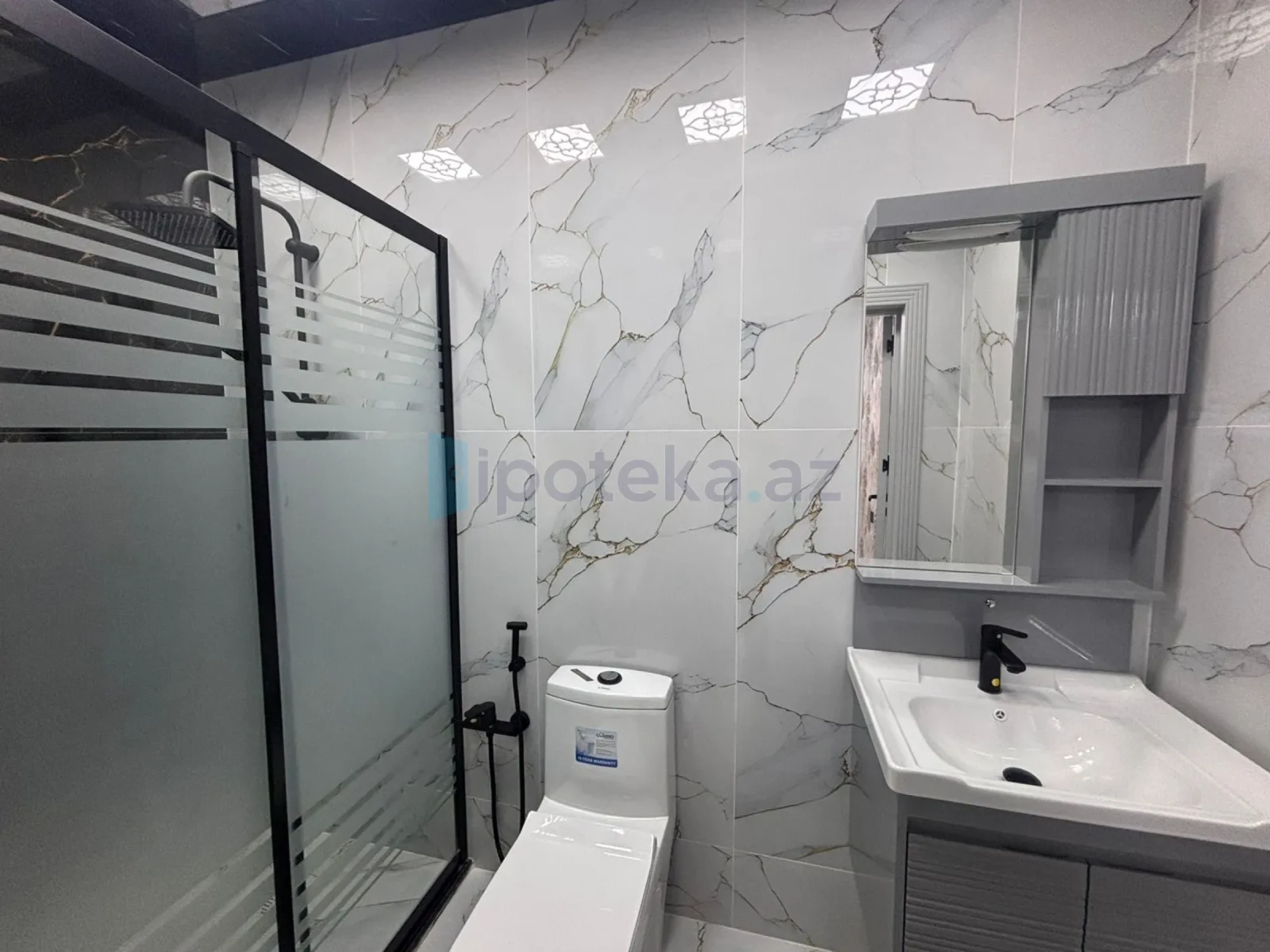 Satılır 4 otaqlı mənzil 140 m²