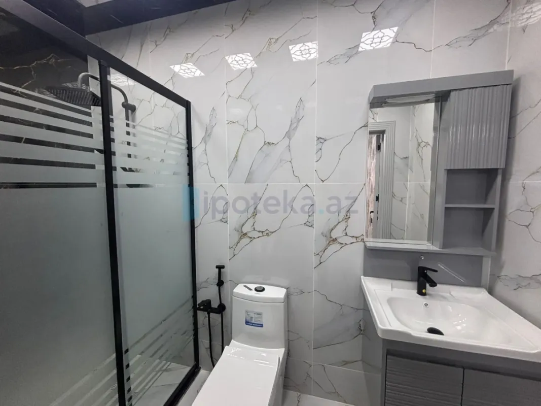 Satılır 4 otaqlı mənzil 140 m²