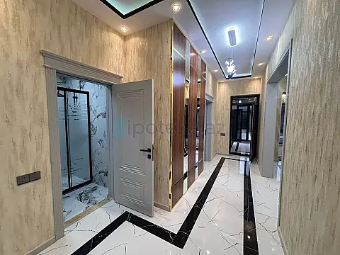 Satılır 4 otaqlı mənzil 140 m²