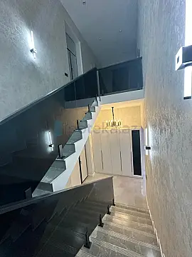 Satılır 4 otaqlı mənzil 270 m²