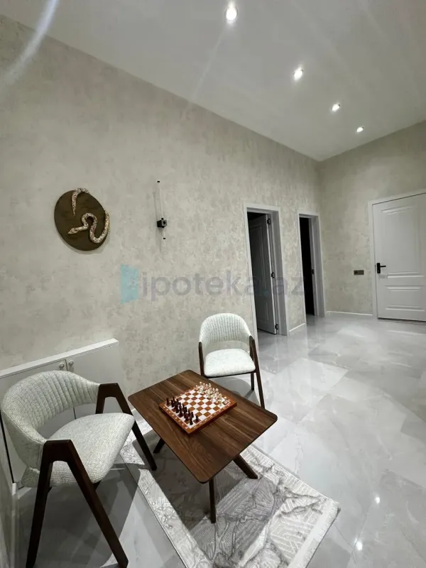 Satılır 4 otaqlı mənzil 270 m²